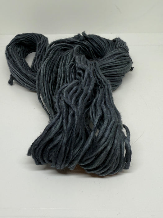 Organic skin cotton yarn. Slub cotton yarn. Teal grey