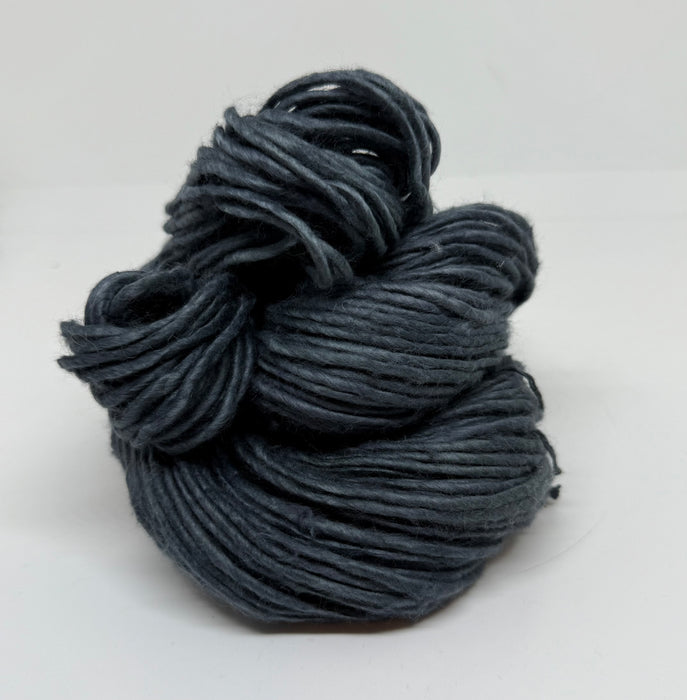 Organic skin cotton yarn. Slub cotton yarn. Teal grey