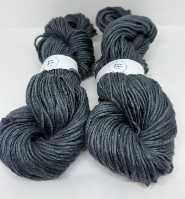 Organic skin cotton yarn. Slub cotton yarn. Teal grey