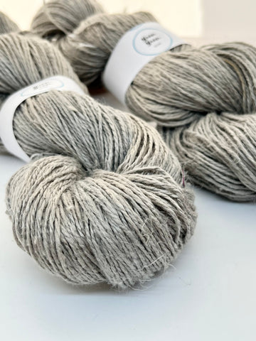 Natural linen yarn, light grey